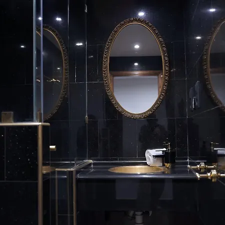 Grand Blvd Boutique Opera & Gold Bath Budapest