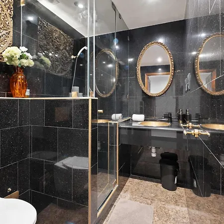 Grand Blvd Boutique Opera & Gold Bath