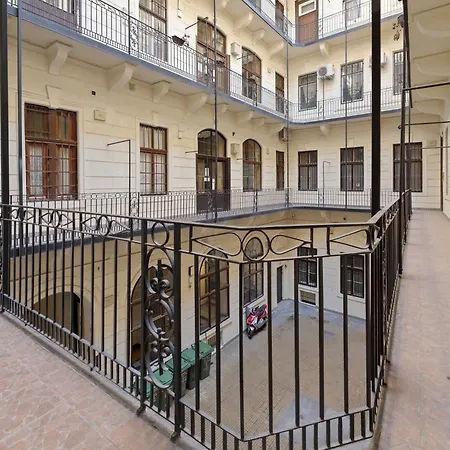 Grand Blvd Boutique Opera & Gold Bath Budapest